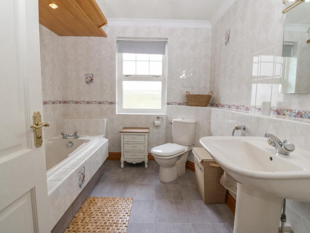 Bwthyn Clai Villa Llangefni Bagian luar foto