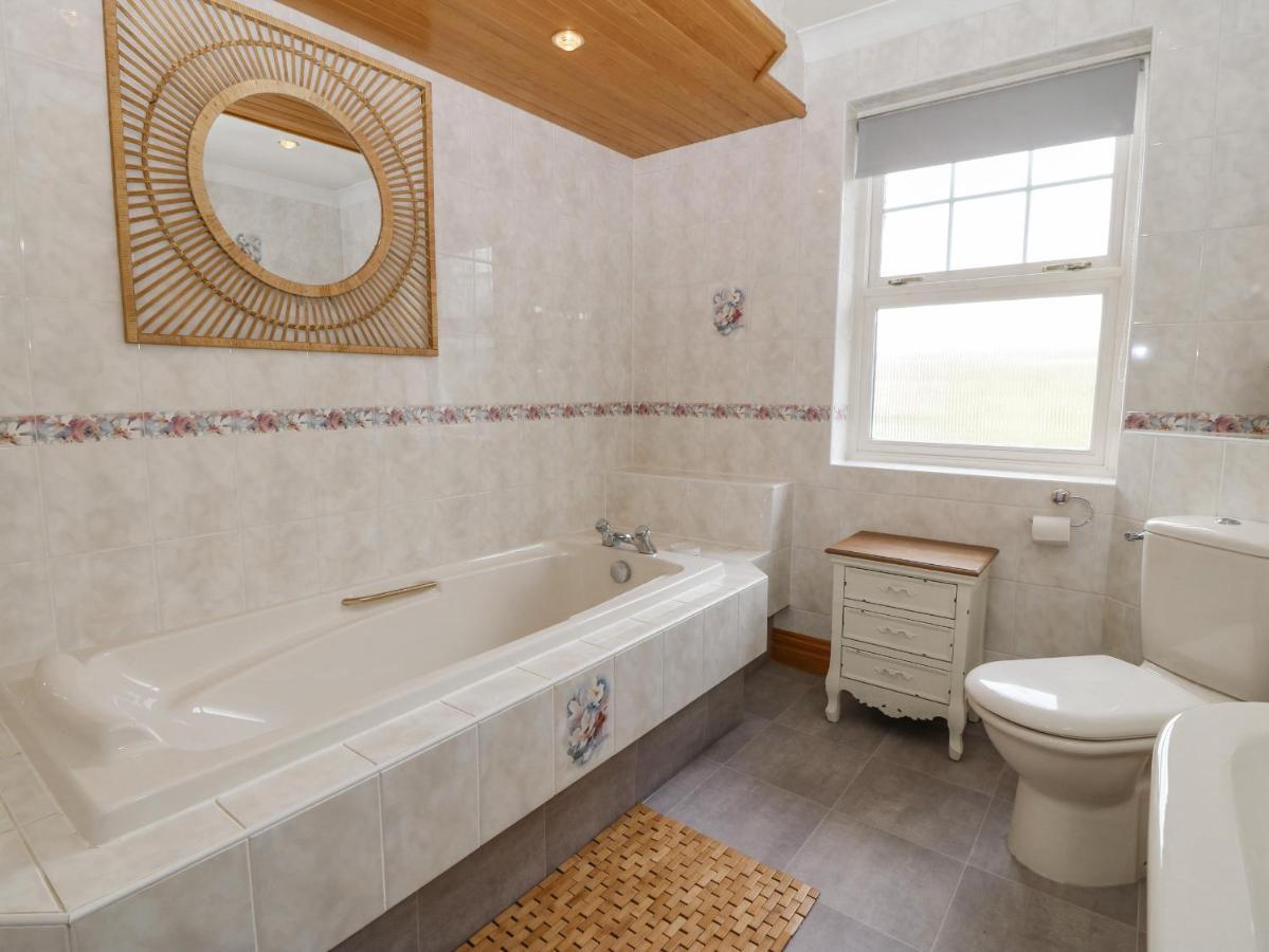 Bwthyn Clai Villa Llangefni Bagian luar foto